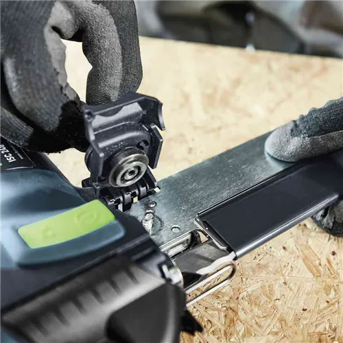 Festool Akumulátorová pila na izolační materiály ISC 240 EB-Basic