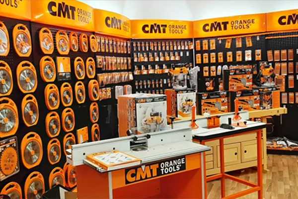 CMT – produktový sortiment v prodejních stojanech