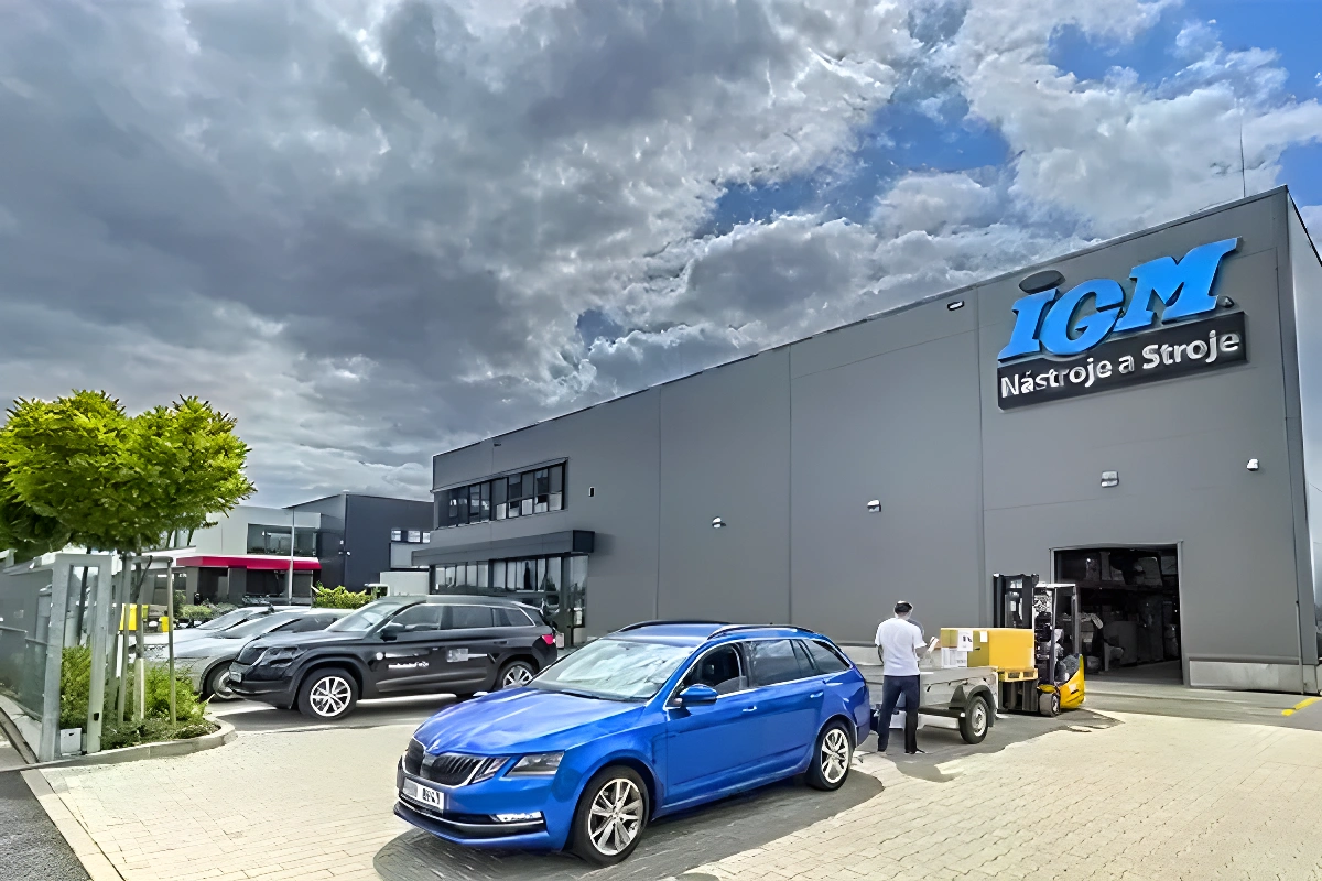 Budova IGM v Tuchoměřicích u Prahy
