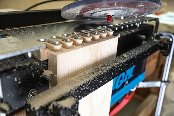 Cinkovací přípravek IGM – rybinové a čepové spoje na horní frézce