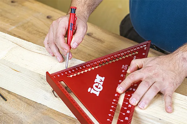 Měřicí trojúhelník IGM – přesné značení a kontrola úhlů