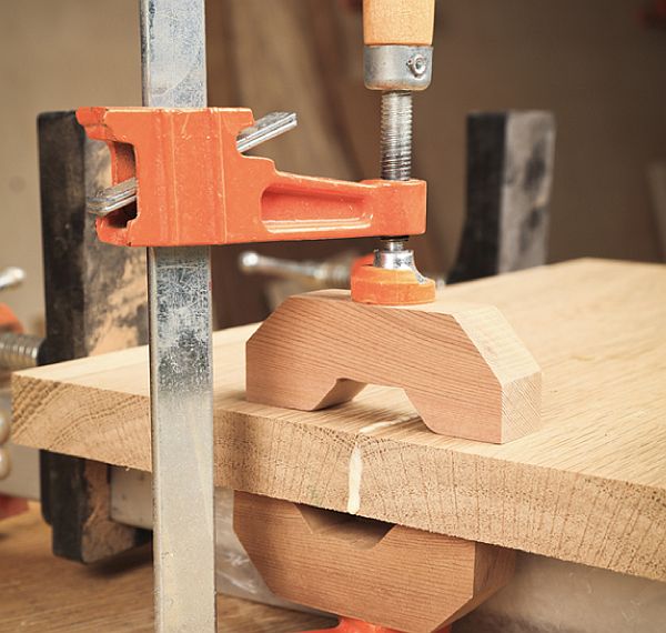 Detail aplikace disperzního lepidla