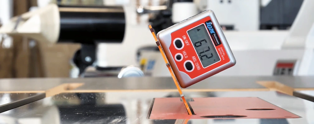 Digitální úhloměr IGM na kotouči