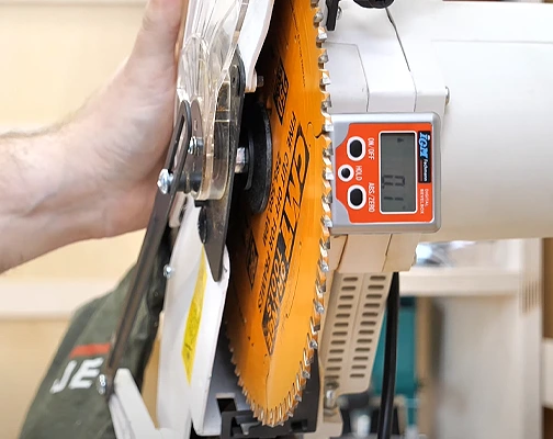 Digitální úhloměr IGM na kotouči