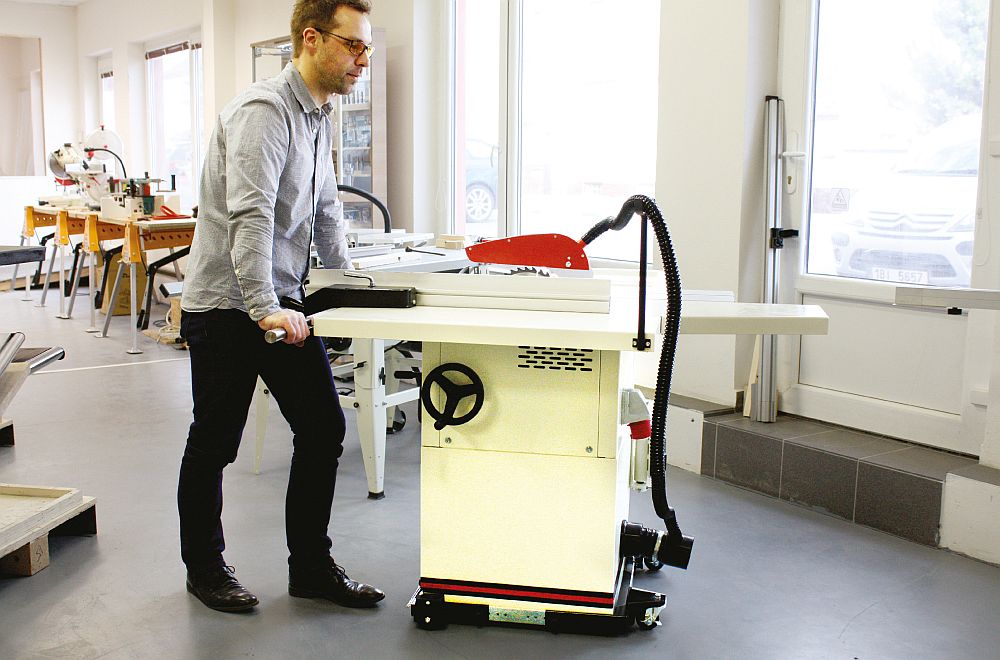 Formátovací pila na mobilním podstavci