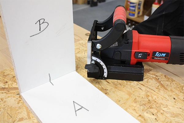 Lamelovací frézka IGM Fachmann MJS104K - vycentrování