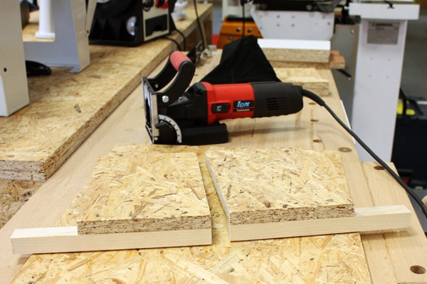 Lamelovací frézka IGM Fachmann MJS104K - pomocné úhelníky