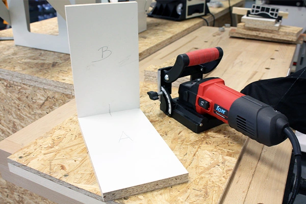 Lamelovací frézka IGM Fachmann MJS104K - spoj do plochy