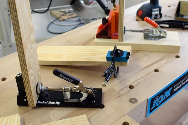 spojování - slepý šroubovaný spoj