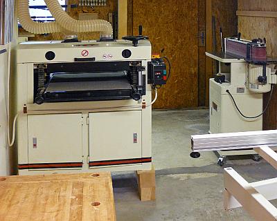 Dvouválcová bruska JET v dílně