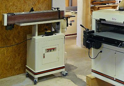 Hranová bruska JET v dílně