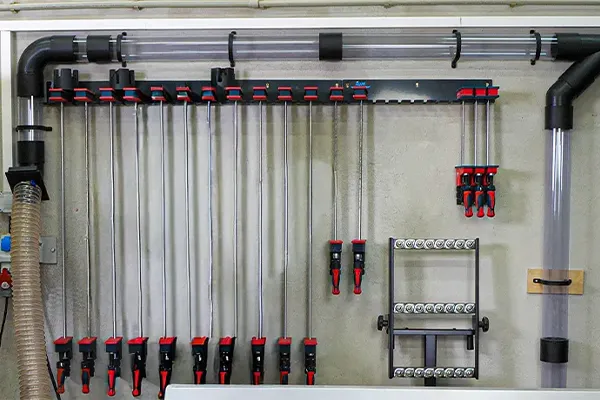 Jak sestavit efektivní systém odsávání pilin a prachu v dílně