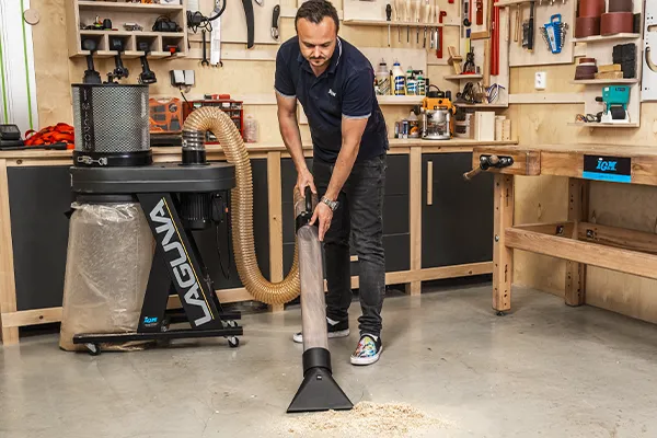 odsavač Laguna BFlux s připojenou odsávací hubicí